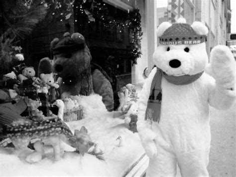 It's Christmas time with Famous Bear at Famous Barr department store St Louis, Missouri. | St ...