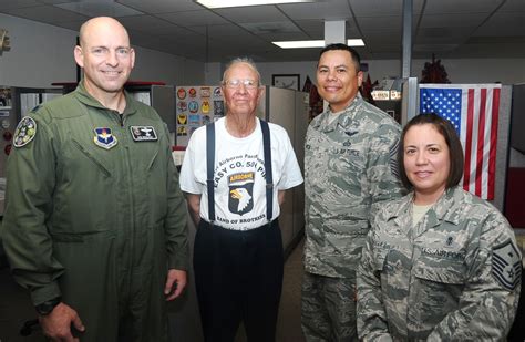 'Band of Brothers' veteran visits Columbus AFB > 33rd Fighter Wing ...