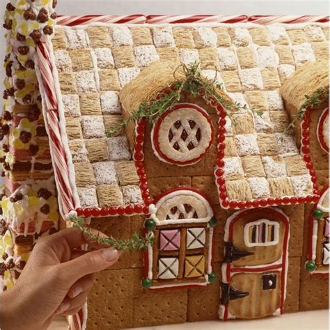 Easy Gingerbread Houses for Kids Made With Graham Crackers | Gingerbread house pictures, Graham ...