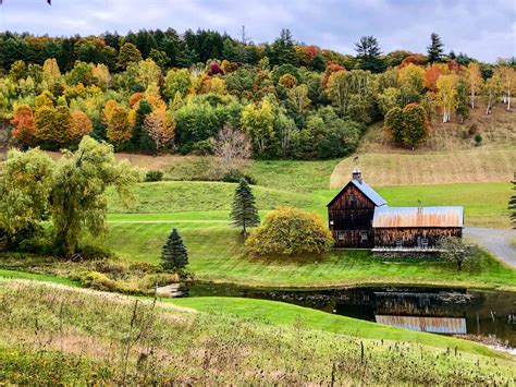 A Fall Guide to Woodstock, Vermont - Compass Roam