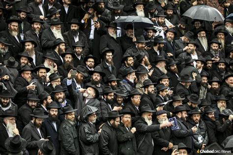 Chabad-Lubavitch Rabbis Gather for Annual Photo - Chabad-Lubavitch News