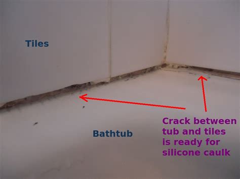 File:Crack between bathtub and tiles ready for silicone caulking.jpg - Wikimedia Commons