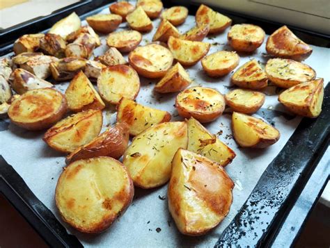 Batatas Tostadinhas no Forno • Iguaria Receita e Culinária