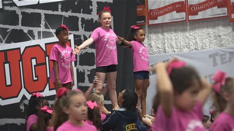 Round Rock cheerleaders seek donations for national competition | kvue.com