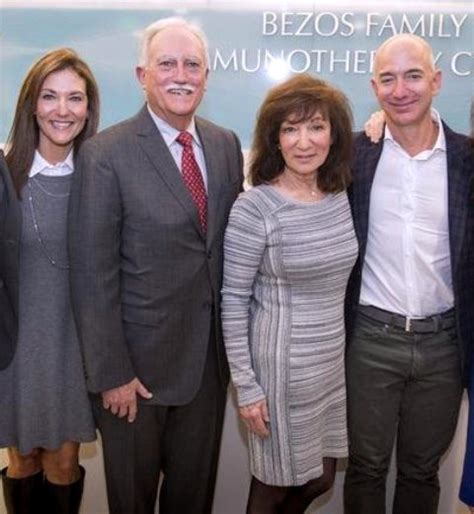 Jeff Bezos Wife Age / Jeff Bezos Height Age Wife Children Family ...