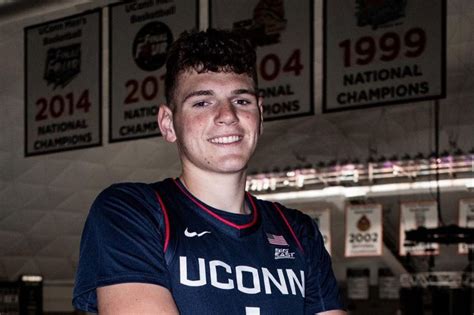 The UConn Pod: Donovan Clingan overdrive - The UConn Blog