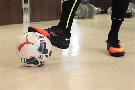 14 Best Indoor Soccer Shoes