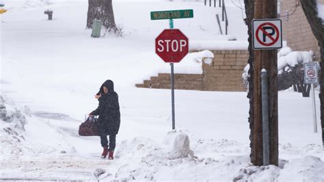 Election 2024: In Iowa, Candidates Fight the Weather, and Each Other - The New York Times