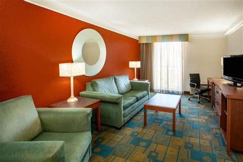 La Quinta Inn & Suites By Wyndham Nashville Airport/opryland Nashville TN BNA Airport - Park ...