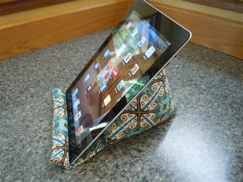 A Sewing Bloggery: iPad Pillow Tutorial