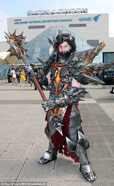 Thousands of cosplay fans swoop in for London's comic con | Daily Mail Online