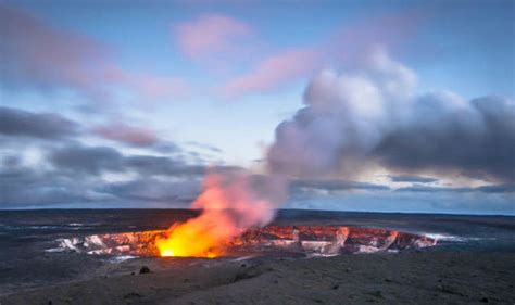 Kilauea volcano webcam: Watch Kilauea LIVE as volcano show signs of ...