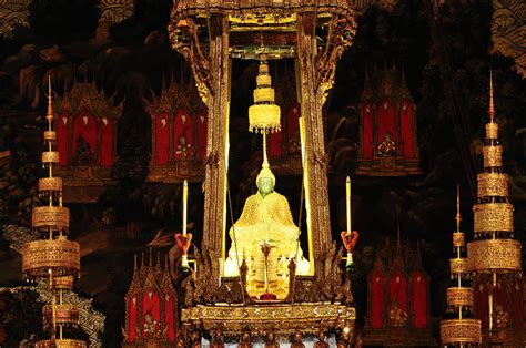 Wat Phra Kaew Bangkok - The temple of the Emerald Buddha