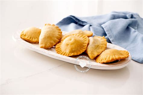 Empanaditas y Pastelitos [+ Video] (Dominican Savory Turnovers ...