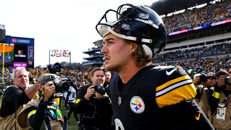 Steelers QB Kenny Pickett Sets Odd Record in NFL Debut