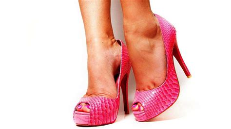 What Are the Best Shoes to Wear to Dance Bachata? - Howcast