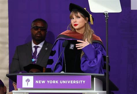 Taylor Swift NYU Commencement Speech, Photos