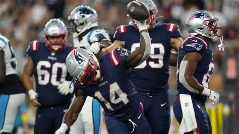 New England Patriots running back Ty Montgomery follows his blockers for walk-in TD