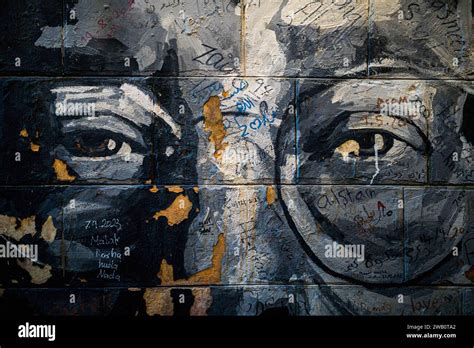 Mahmoud darwish mural hi-res stock photography and images - Alamy