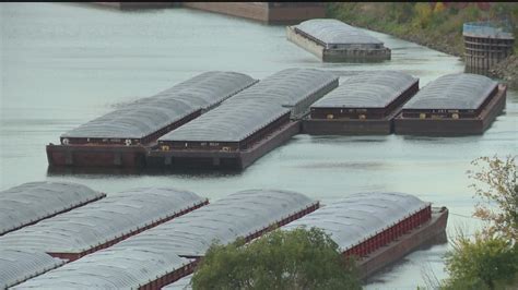 Low water grounds barges, halts Mississippi River traffic | kare11.com