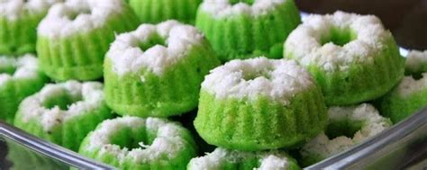 Cara membuat Kue Putri Ayu. Kue Putri Ayu adalah kue yang sudah ...