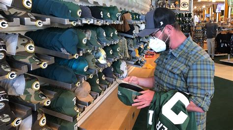 Packers Pro Shop Reopens, Brings Fans Back to Lambeau Field.