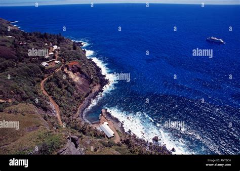 Bounty bay pitcairn hi-res stock photography and images - Alamy