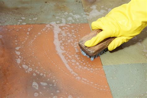 How to Remove Rust Stains From Tiles (Porcelain, Ceramic, Etc.) - AZ Rust