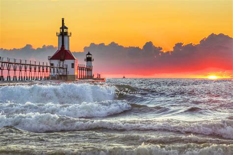 St. Joseph Michigan Lighthouse/michigan Lighthouse/beach Photo ...