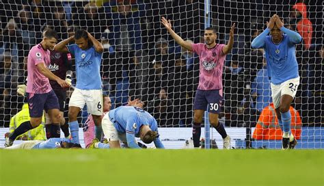 Soccer Man City fall behind in title race after Everton draw | Reuters