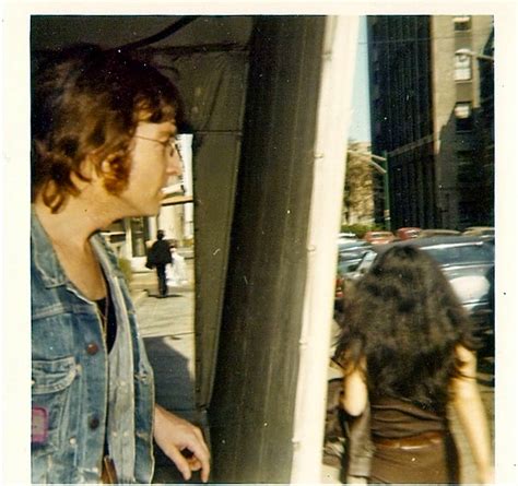 Candid Photos of John Lennon As Captured by Passersby and Fans | Art-Sheep