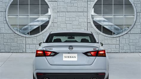 2023 Nissan Altima Gets Facelift, Big Screen, More Standard Tech ...