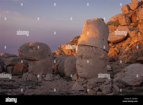 Statues on Mount Nemrut, sunrise on top of Mount Nemrut, Turkey Stock Photo - Alamy