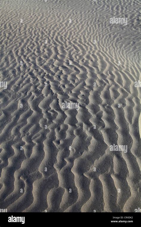 Ripple marks hi-res stock photography and images - Alamy