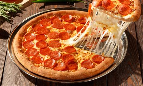 Pepperoni Pizza Calories & Nutrition Facts (Charts)