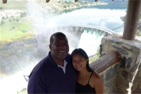 Curt Menefee's wife Viollette Menefee - PlayerWives.com