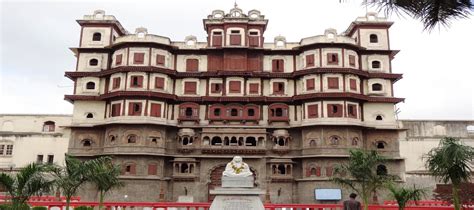 Rajwada Palace Indore: Entry fee, Best time to Visit, Photos & Reviews