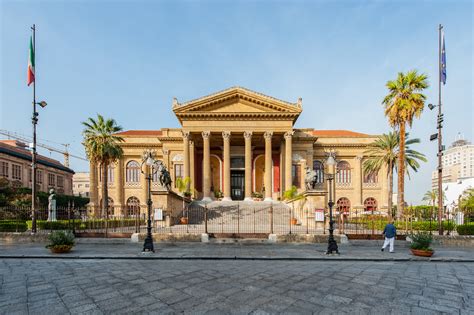 Hamburger adiacente identificazione foyer teatro massimo palermo Tom ...