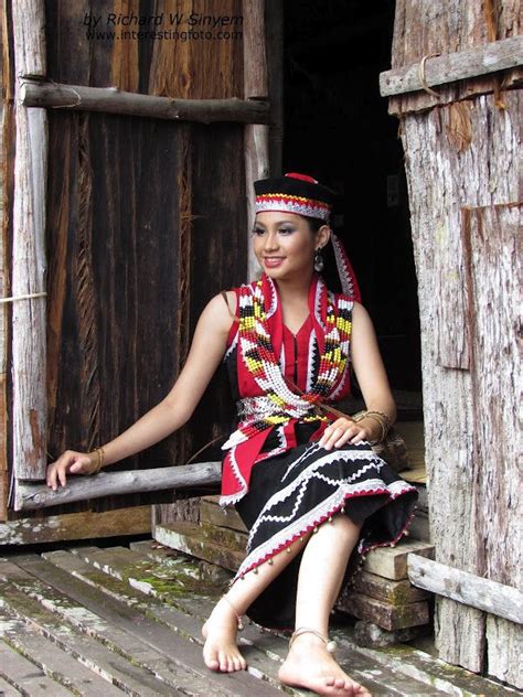 TOP WORLD TRAVEL DESTINATIONS: Malaysia: Top 10 Places | Dayak girl, Asian outfits, Traditional ...