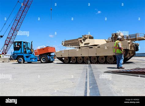 American abrams tanks hi-res stock photography and images - Alamy