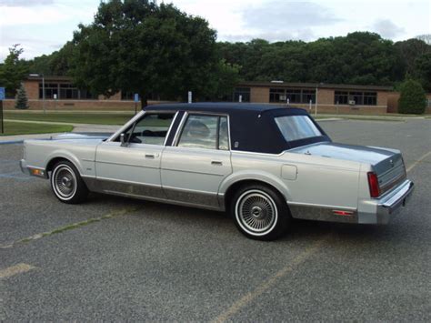 1988 Lincoln Town Car Signature Series 80.000 original miles! garaged leather!