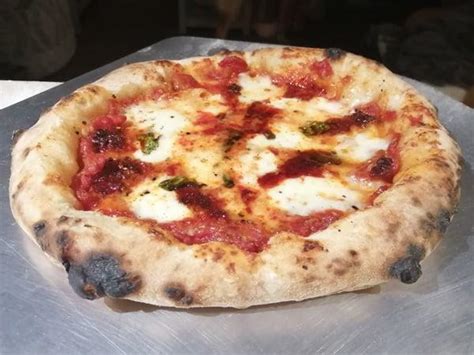 Authentic Italian/Neapolitan pizzas and toppings - MyPizzaCorner.com