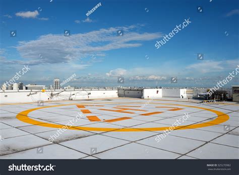 Helipad On The Roof Of A Skyscraper Stock Photo 325270982 : Shutterstock