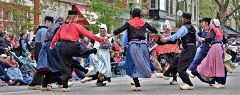 High School Dutch Dancers :: Tulip Time