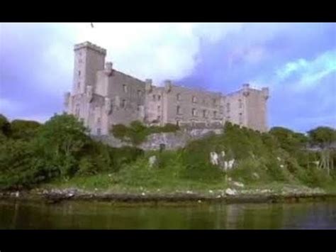 Tour Scotland: Clan MacLeod Castle On Visit To Isle Of Skye Inner ...