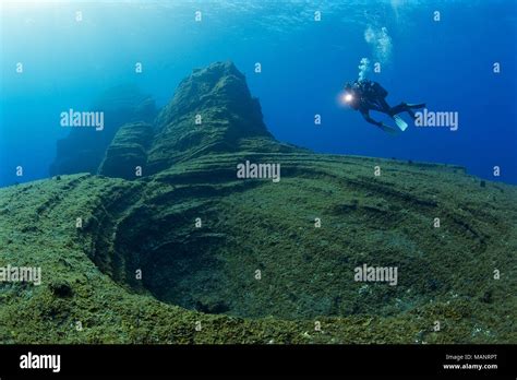 Seamount underwater hi-res stock photography and images - Alamy