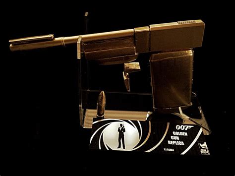 JAMES BOND - GOLDEN GUN REPLICA