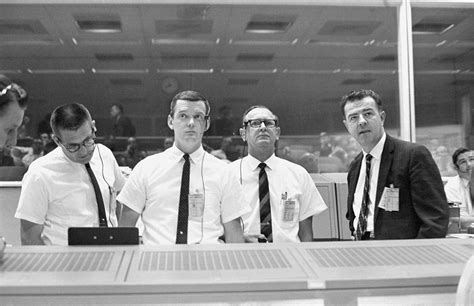 Glynn Lunney, NASA flight director who led from 'trench' to the moon ...