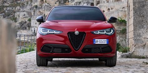 Alfa Romeo Stelvio Features and Specs