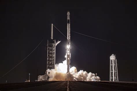 SpaceX Photos From the Crew Dragon Demo Launch to Space Station Docking ...